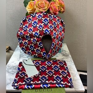 Gucci Red Blue Silk Geometric G Cubed Travel Neck Pillow w/ Pouch & Box NWT